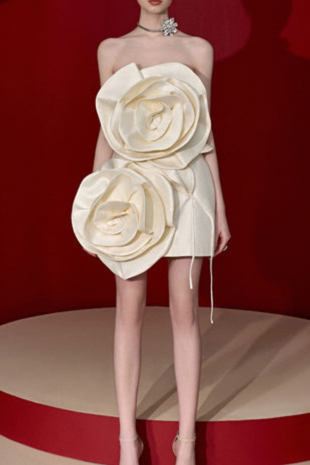 BEIGE FLOWER STRAPLESS BIND MINI DRESS