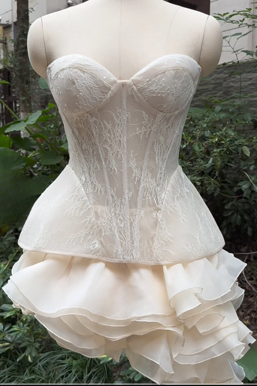 Irregular Petal Lace Bodycon Mini Skirt Set In Beige