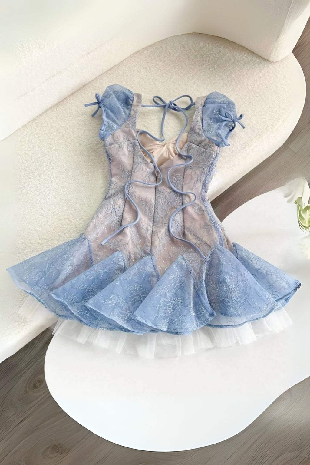 Lace embroidery puffy mini dress in blue