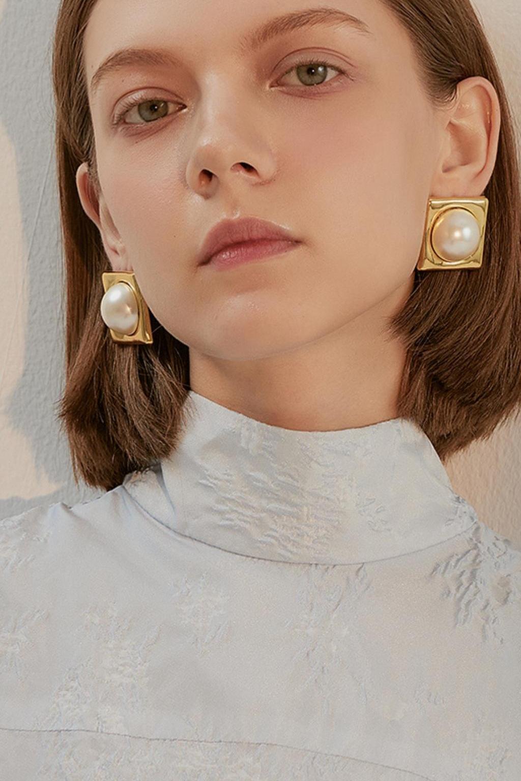 GOLD GEOMETRIC SQUARE EARRINGS