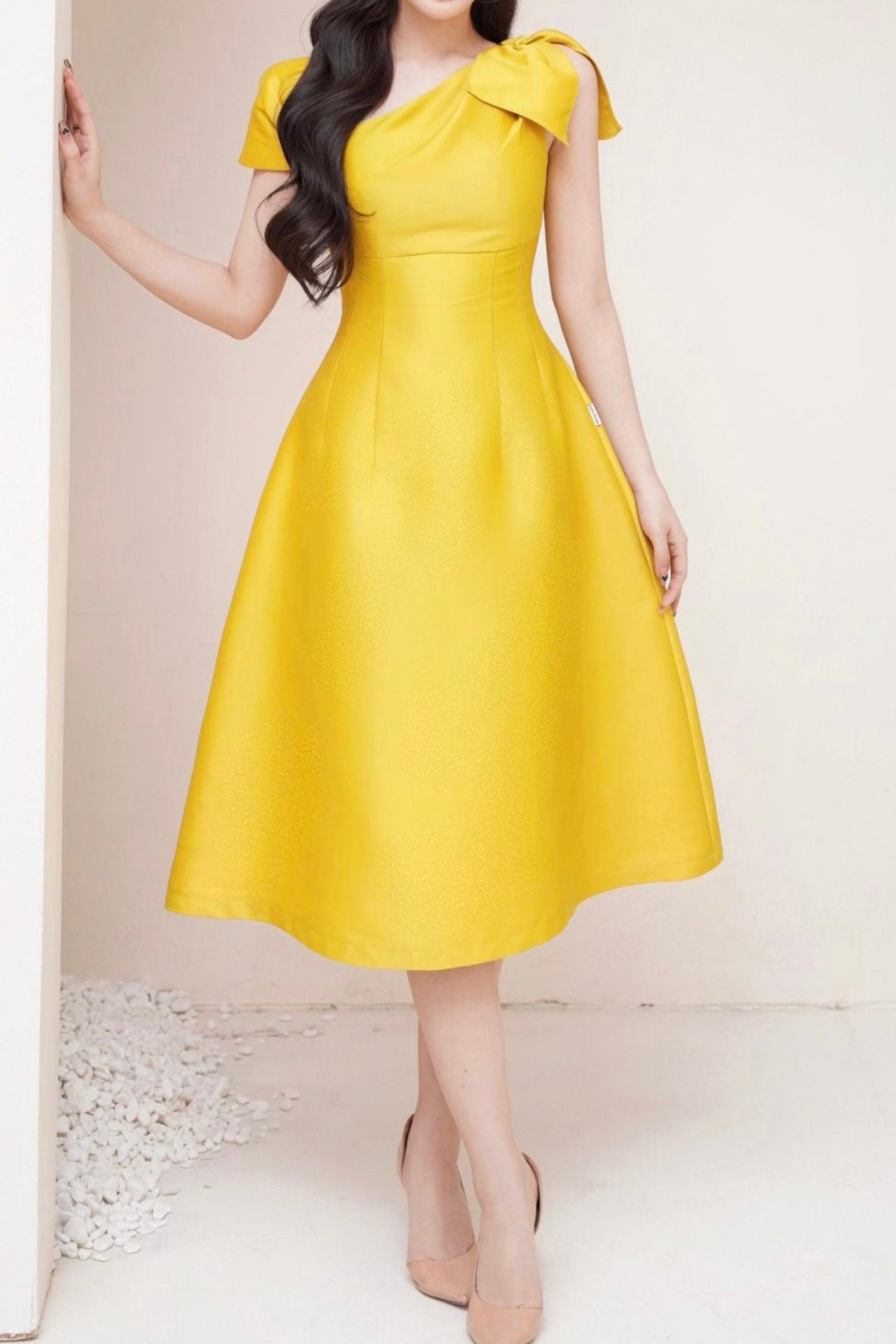 YELLOW ASYMMETRIC SHOULDER DIAGONAL COLLAR TEMPERAMENT FRENCH DRESS