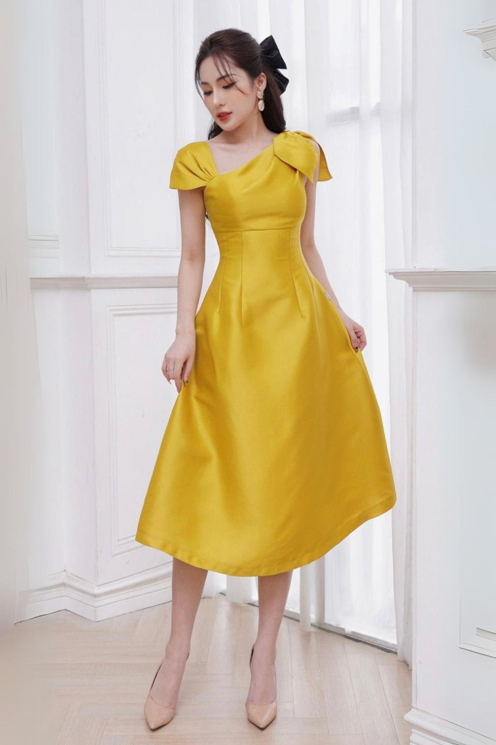 YELLOW ASYMMETRIC SHOULDER DIAGONAL COLLAR TEMPERAMENT FRENCH DRESS