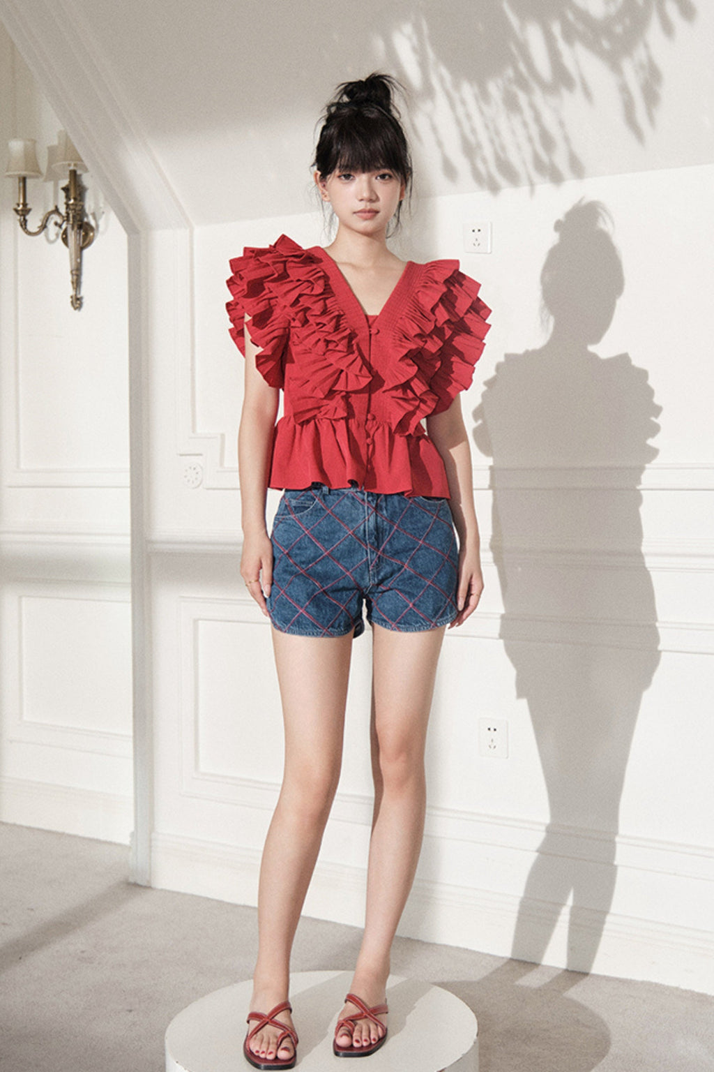 Ruffle sleeveless top in red