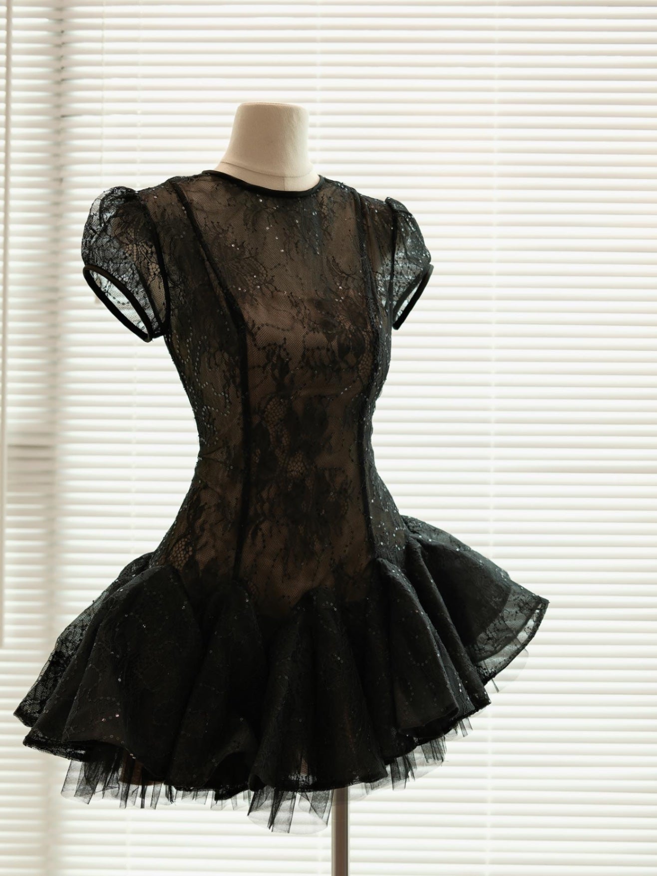 kelly sequin lace puffy mini dress in black