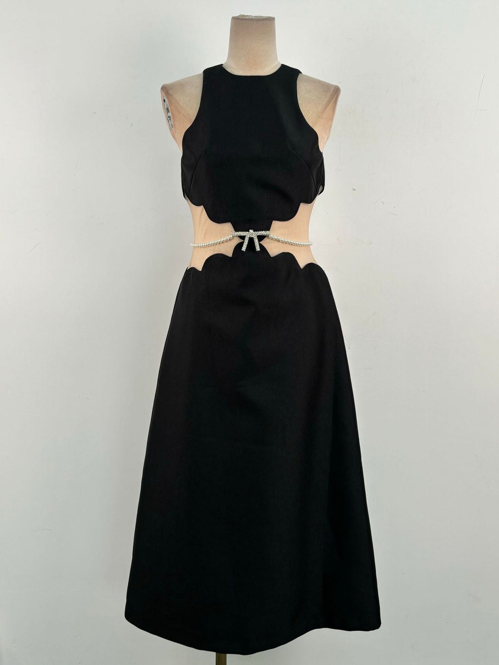 anila pearl chain embellished midi dress in black