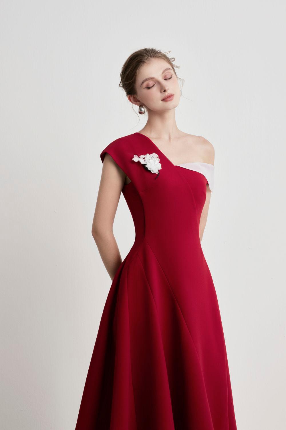 A-LINE ASYMMETRIC SLEEVED PUNTO MIDI DRESS